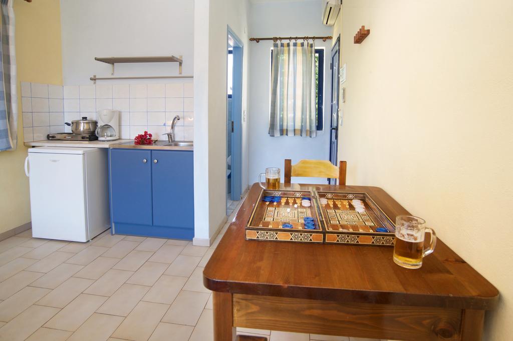 קרבומילוס Kalypso Studios & Apartments מראה חיצוני תמונה